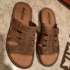 New Minnetonka brown leather sandal slides 6